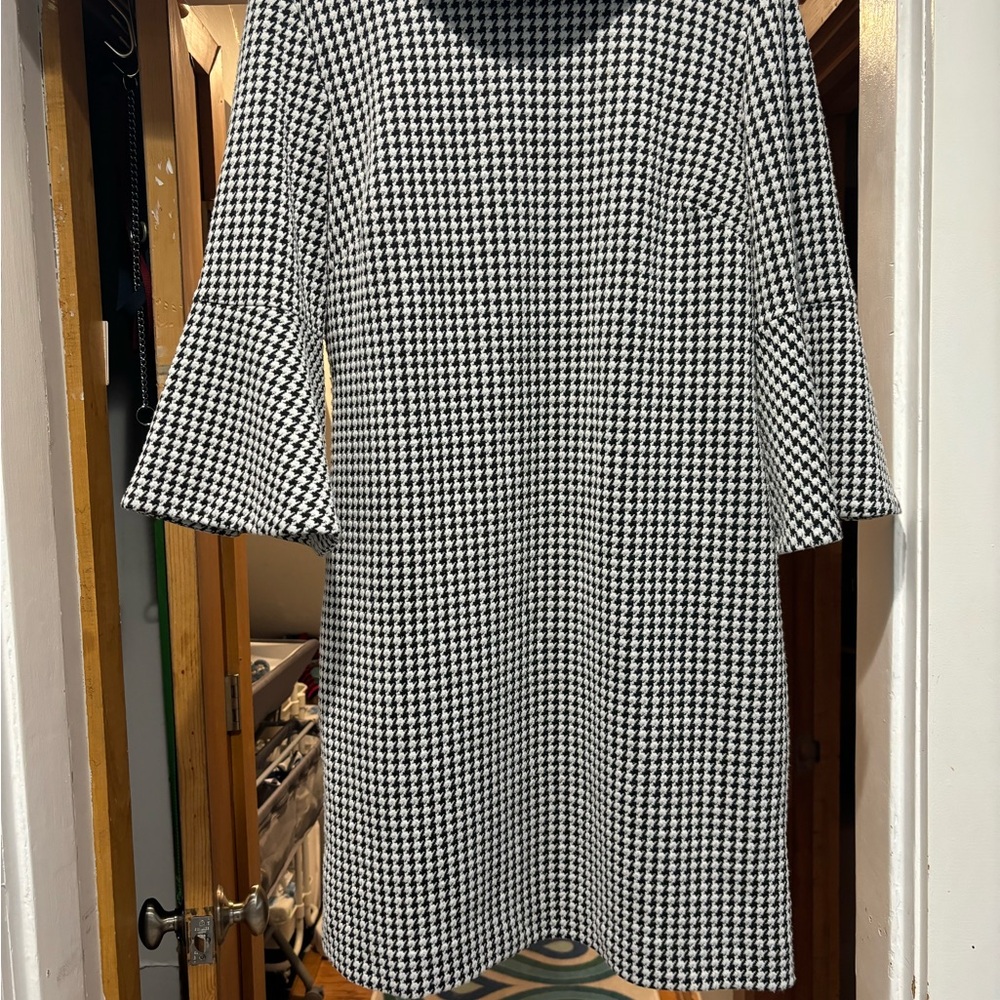 Stunning Tyler Boe dress with bell flowy sleeves - Picture 5 of 5